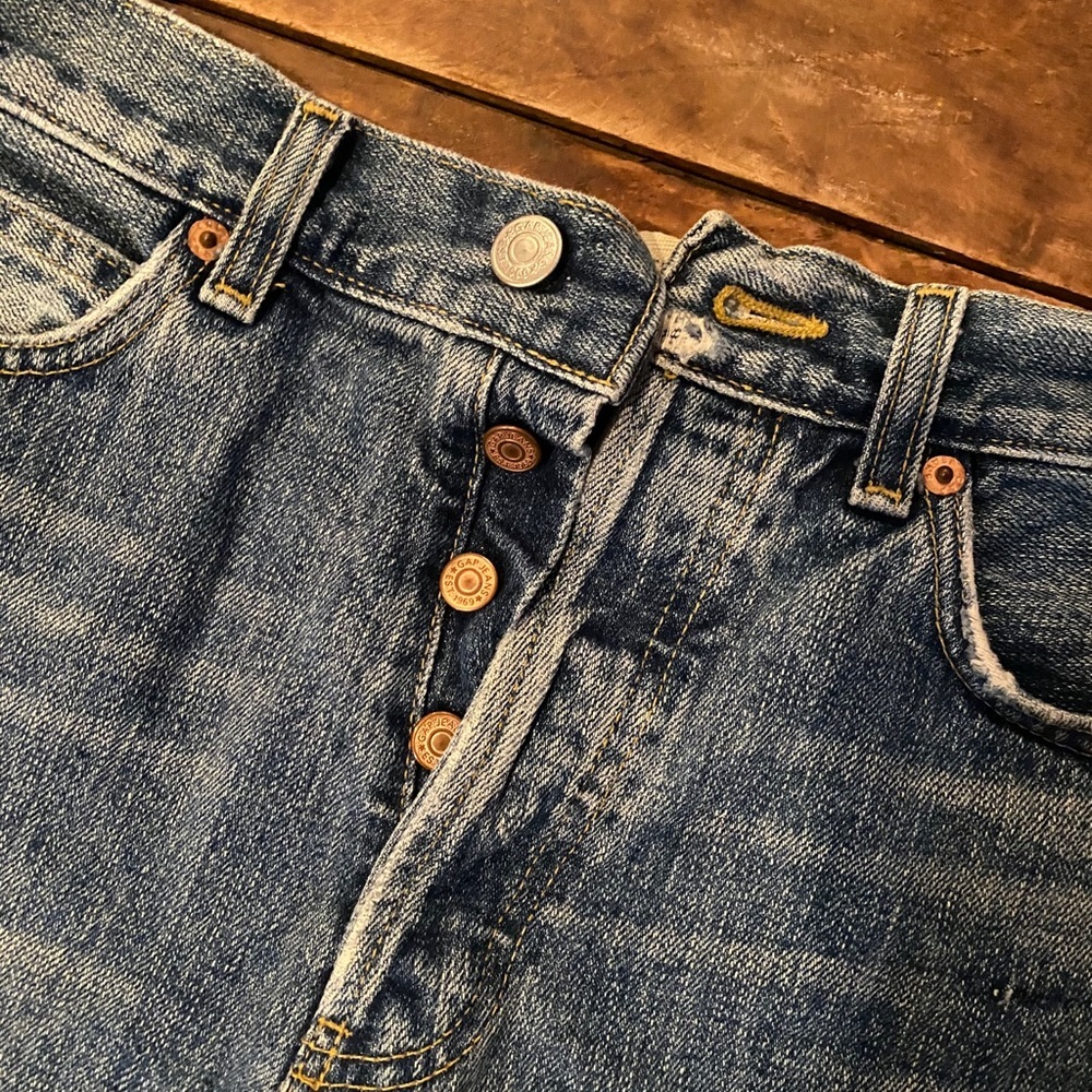 BOY FIT jean shorts by GAP.... just like NEW!